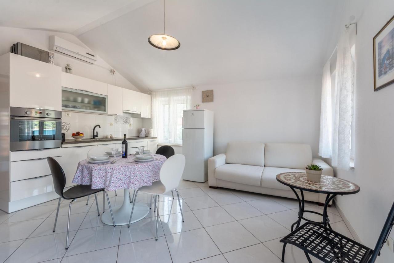 Apartments Sonja Pucisca Zewnętrze zdjęcie