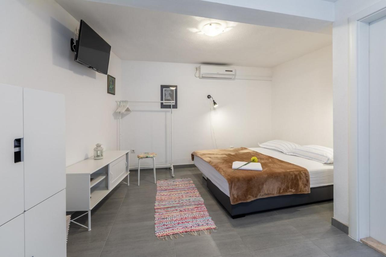 Apartments Sonja Pucisca Zewnętrze zdjęcie